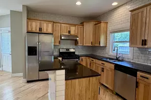 824 E Dayton St, Madison, WI 53703 - Photo 5
