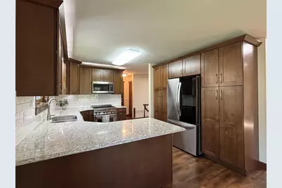 910 Riverview Court, Marshall, WI 53559 - Photo 11