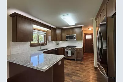 910 Riverview Court, Marshall, WI 53559 - Photo 9