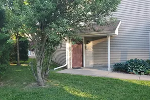 6253 Middleton Spring Dr Common, Middleton, WI 53562 - Photo 3