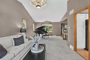 7129 Countrywood Ln, Madison, WI 53719 - Photo 9