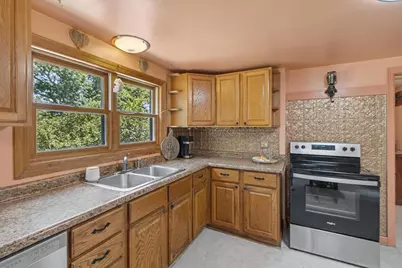 10328 W State Road 81, Beloit, WI 53511 - Photo 15