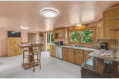 10328 W State Road 81, Beloit, WI 53511 - Photo 17