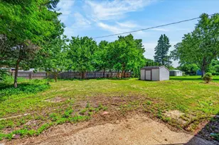 2415 Hyacinth Ave, Janesville, WI 53545 - Photo 11