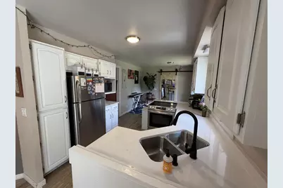1020 Devonshire Drive, Oshkosh, WI 54902 - Photo 3