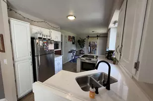 1020 Devonshire Dr, Oshkosh, WI 54902 - Photo 3