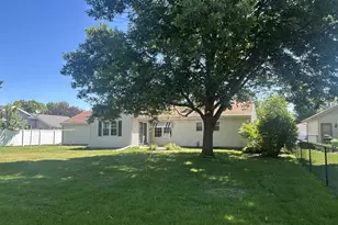919 N Wuthering Hills Dr, Janesville, WI 53546 - Photo 3
