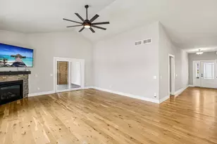 822 Ronald Overlook, Waunakee, WI 53597 - Photo 5