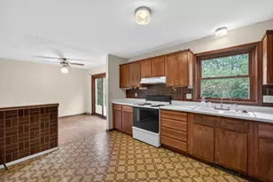 1605 Maple St, Middleton, WI 53562 - Photo 9