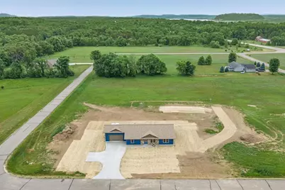 1123 S Gale Lane, Dell Prairie, WI 53965 - Photo 7