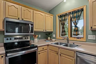 6302 Dylyn Drive, Madison, WI 53719 - Photo 11