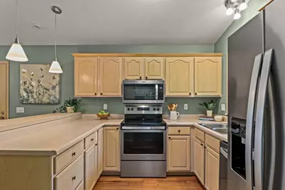 6302 Dylyn Drive, Madison, WI 53719 - Photo 9