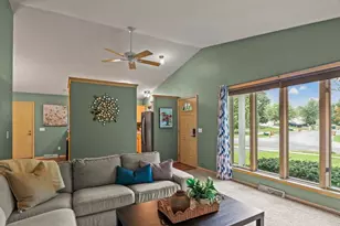 6302 Dylyn Dr, Madison, WI 53719 - Photo 7