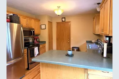 4242 Saratoga Drive, Janesville, WI 53546 - Photo 7