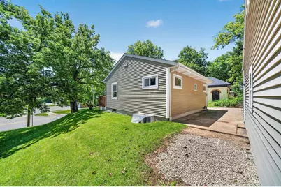 608 W Capitol Drive, Hartland, WI 53029 - Photo 41