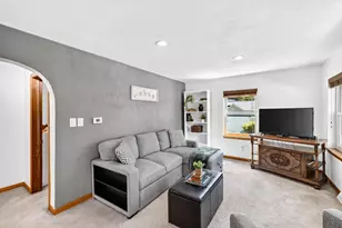 608 W Capitol Dr, Hartland, WI 53029 - Photo 5