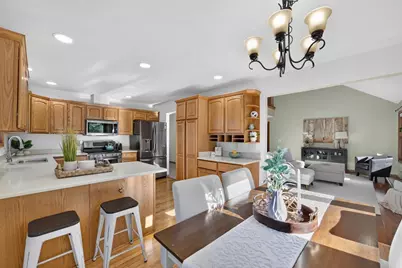 211 N Heatherstone Drive, Sun Prairie, WI 53590 - Photo 13