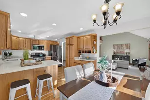 211 N Heatherstone Dr, Sun Prairie, WI 53590 - Photo 13