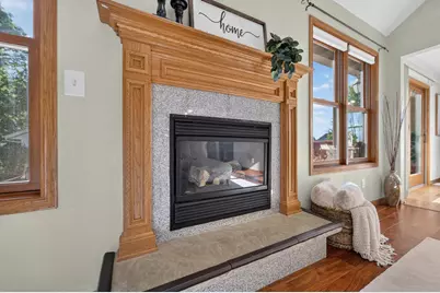 211 N Heatherstone Drive, Sun Prairie, WI 53590 - Photo 9