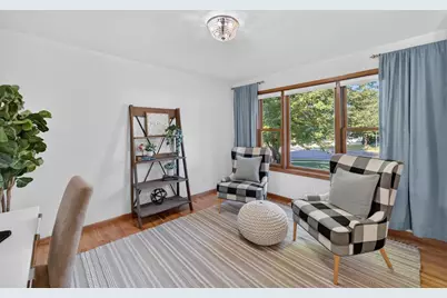 211 N Heatherstone Drive, Sun Prairie, WI 53590 - Photo 3