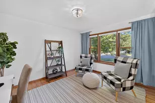 211 N Heatherstone Dr, Sun Prairie, WI 53590 - Photo 3