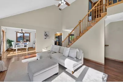 211 N Heatherstone Drive, Sun Prairie, WI 53590 - Photo 7