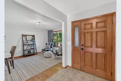 211 N Heatherstone Drive, Sun Prairie, WI 53590 - Photo 5