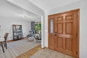 211 N Heatherstone Dr, Sun Prairie, WI 53590 - Photo 5