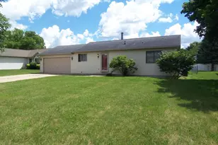 2715 N Robinson Dr Dr, Beloit, WI 53511 - Photo 3