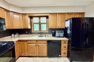 3210 Thornton Dr, Janesville, WI 53548 - Photo 5