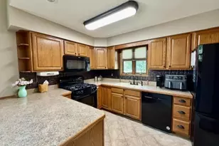 3210 Thornton Dr, Janesville, WI 53548 - Photo 9