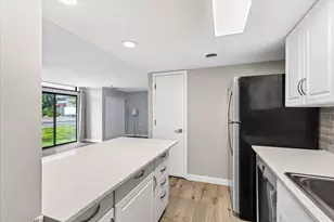 539 D'onofrio Dr, Madison, WI 53719 - Photo 3