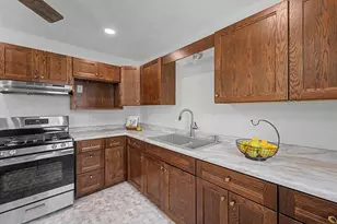 2353 Robinson Dr, Beloit, WI 53511 - Photo 9