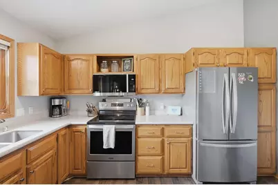 7565 W Village Crest Drive, Madison, WI 53719 - Photo 13