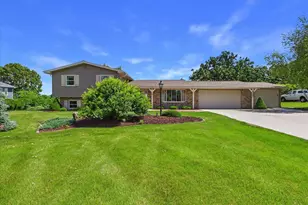 6689 Highland Dr, Windsor, WI 53598 - Photo 3