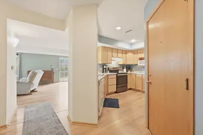3027 Stratton Way, Madison, WI 53719 - Photo 7