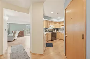 3027 Stratton Way, Madison, WI 53719 - Photo 7