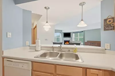 3027 Stratton Way, Madison, WI 53719 - Photo 9