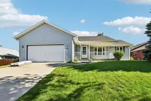 606 Garfield Ave, Janesville, WI 53536 - Photo 1