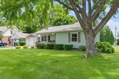 190 Hillcrest Circle, Sun Prairie, WI 53590 - Photo 3