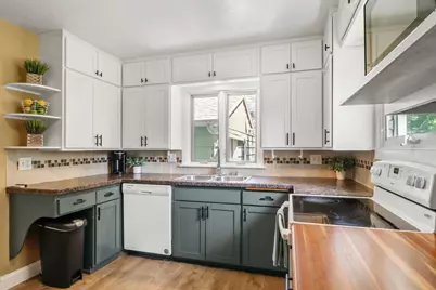 190 Hillcrest Circle, Sun Prairie, WI 53590 - Photo 11