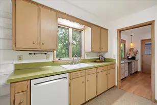 6105 Queens Way, Monona, WI 53716 - Photo 11