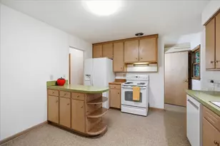 6105 Queens Way, Monona, WI 53716 - Photo 13