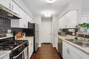 2941 Holborn Cir, Madison, WI 53718 - Photo 9