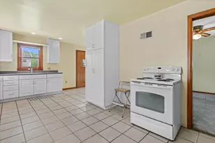 722 Christianson Ave, Madison, WI 53714 - Photo 11