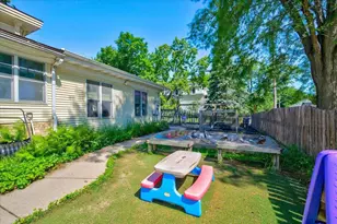 231 4th St, Baraboo, WI 53913 - Photo 11
