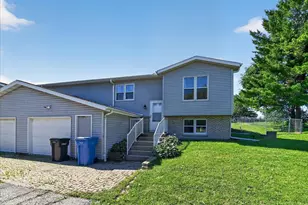 2267 Manley Dr, Sun Prairie, WI 53590 - Photo 3