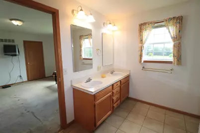 2209 S Ellis Road, Janesville, WI 53548 - Photo 11