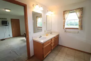 2209 S Ellis Rd, Janesville, WI 53548 - Photo 11