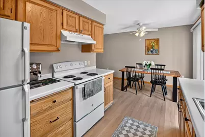3212 Dorchester Way, Madison, WI 53719 - Photo 7